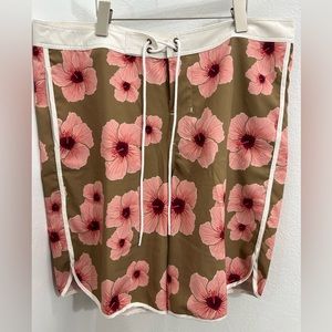 ACACIA SWIMWEAR
MENS BOARD SHORTS
Size 38 - Islet